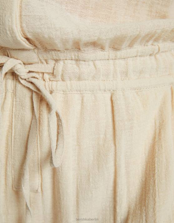 Beige Bershka Frauen Rustikaler Utility-Jumpsuit H00J4081