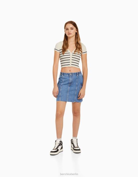 Creme Bershka Frauen Kurzärmliges Oberteil mit Polokragen H00J1063