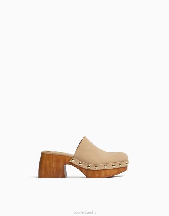 Sand Bershka Frauen Clogs mit Nieten und Plateauabsatz H00J2249
