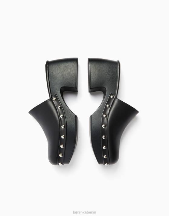 Schwarz Bershka Frauen Clogs mit Nieten und Plateauabsatz H00J2248
