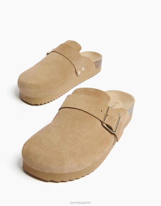 Sand Bershka Frauen Lederclogs mit Schnalle H00J2336