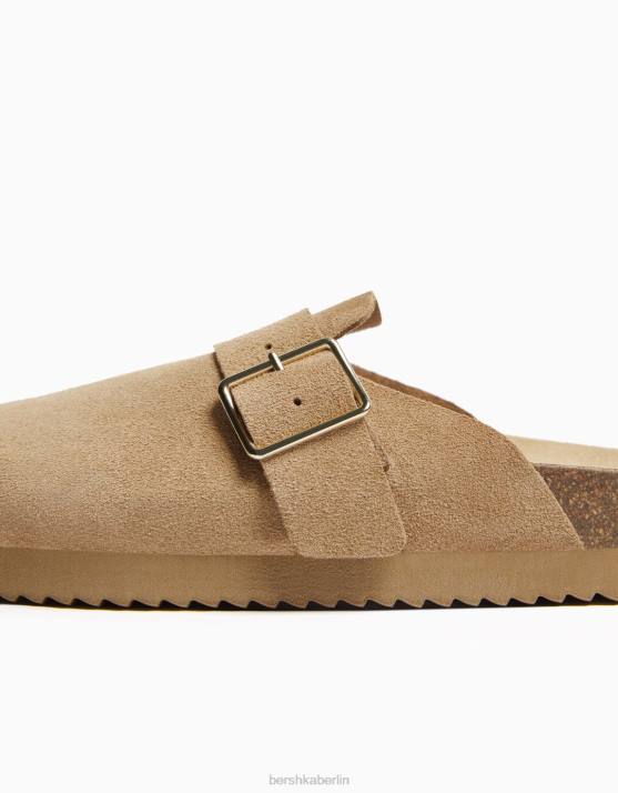 Sand Bershka Frauen Lederclogs mit Schnalle H00J2336