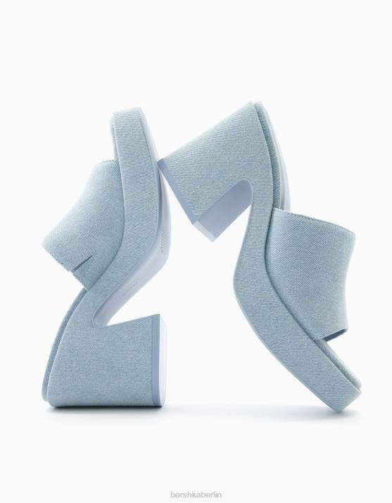 blau verwaschen Bershka Frauen Denim-Pantoletten mit Plateau-Absatz H00J1957