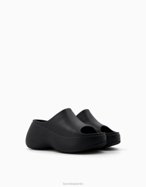 Schwarz Bershka Frauen Gummierte Plateausandalen H00J2222