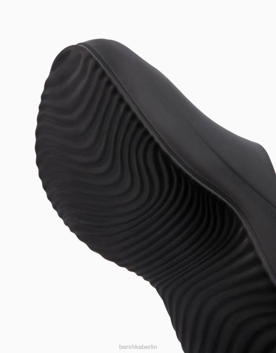 Schwarz Bershka Frauen Gummierte Plateausandalen H00J2222