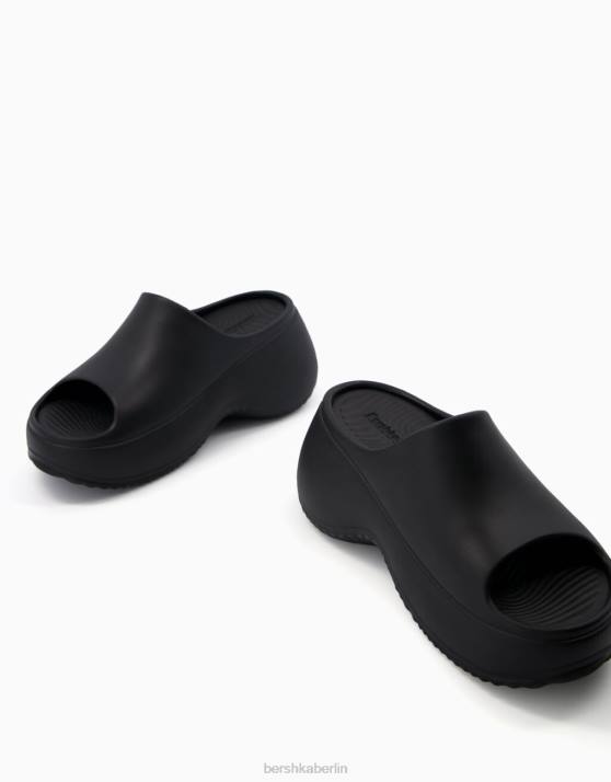 Schwarz Bershka Frauen Gummierte Plateausandalen H00J2222