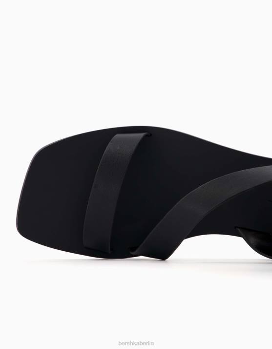 Schwarz Bershka Frauen flache Sandalen mit Knöchelriemen H00J2214