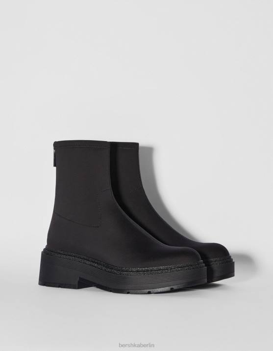 Schwarz Bershka Frauen taillierte, flache Stiefeletten H00J2305