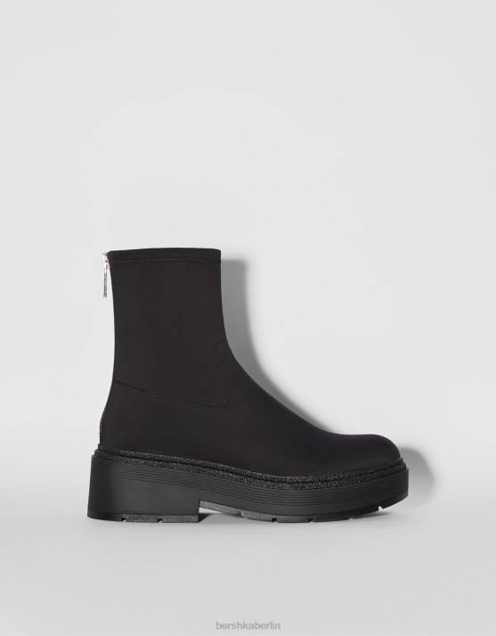 Schwarz Bershka Frauen taillierte, flache Stiefeletten H00J2305