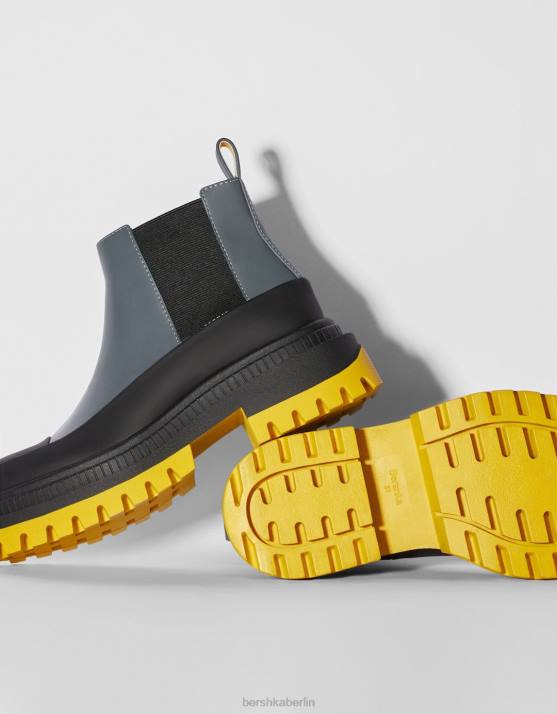 grau Bershka Frauen Flache Stiefeletten mit farbiger Sohle H00J2316