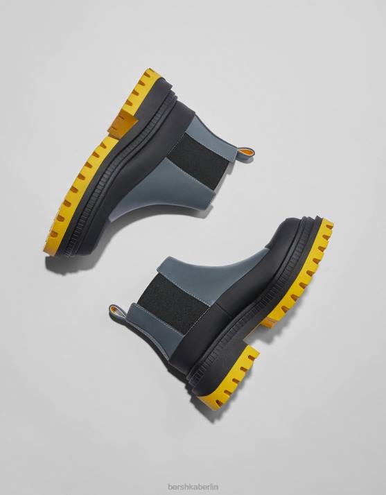 grau Bershka Frauen Flache Stiefeletten mit farbiger Sohle H00J2316