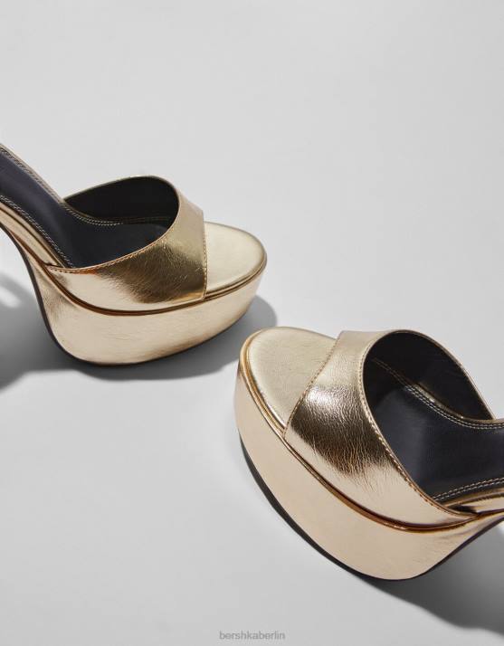 Gold Bershka Frauen Plateausandalen mit metallischem Absatz H00J2174