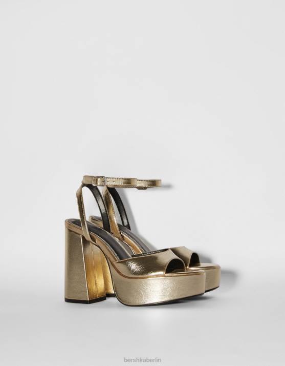 Gold Bershka Frauen Plateausandalen mit metallischem Absatz H00J2184