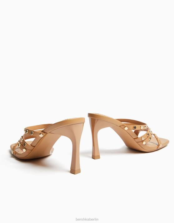 Sand Bershka Frauen High-Heel-Sandalen mit Nietenriemen H00J2140