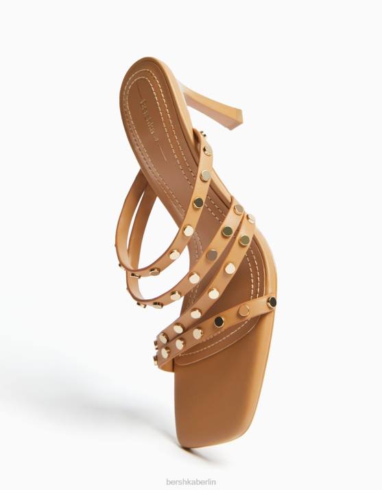 Sand Bershka Frauen High-Heel-Sandalen mit Nietenriemen H00J2140