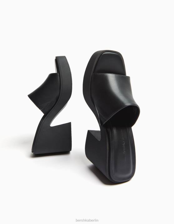 Schwarz Bershka Frauen Plateau-Pantoletten mit hohem Absatz H00J2144
