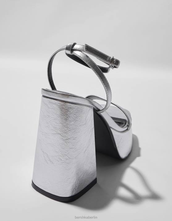 Silber Bershka Frauen Plateausandalen mit metallischem Absatz H00J2183