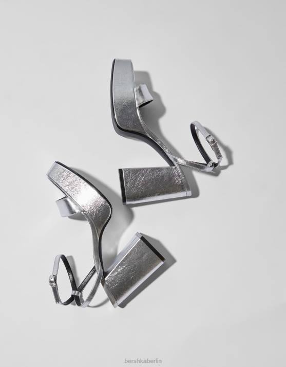Silber Bershka Frauen Plateausandalen mit metallischem Absatz H00J2205