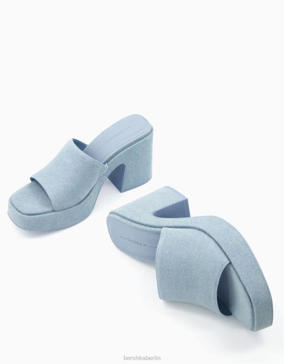 blau verwaschen Bershka Frauen Denim-Pantoletten mit Plateau-Absatz H00J2178