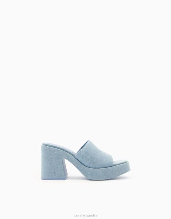 blau verwaschen Bershka Frauen Denim-Pantoletten mit Plateau-Absatz H00J2178