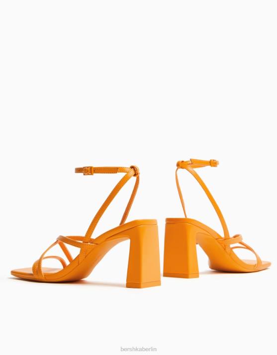 orange Bershka Frauen Riemchensandalen mit hohem Absatz und Knöchelriemen H00J2163