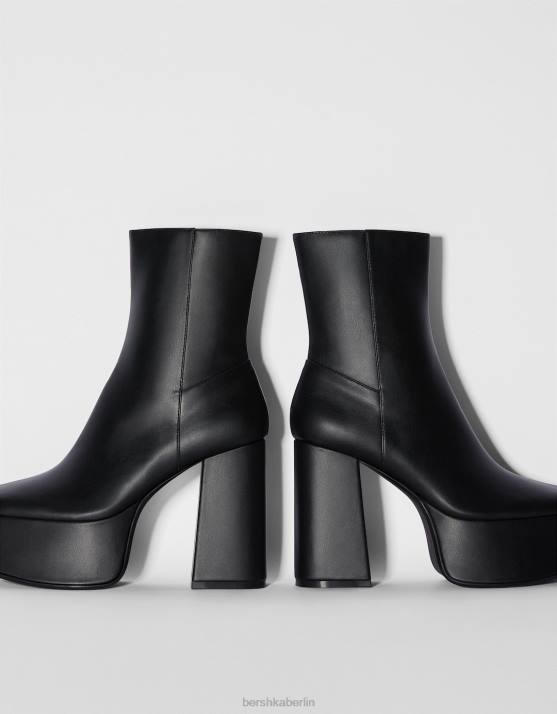 Schwarz Bershka Frauen XL-Plateau-Stiefeletten mit hohem Absatz H00J2297
