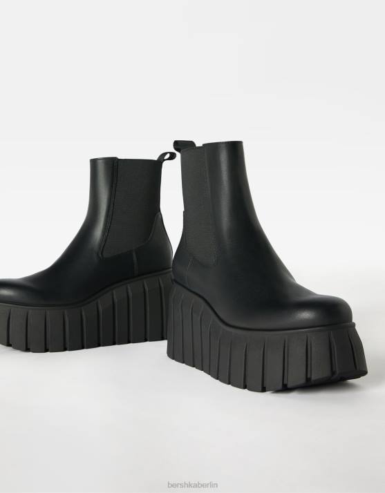 Schwarz Bershka Frauen XL-Plateaustiefeletten mit elastischen Einsätzen H00J2307