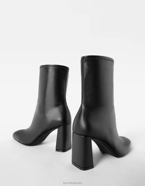Schwarz Bershka Frauen taillierte Stiefeletten mit hohem Absatz H00J2318