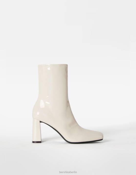 naturfarben Bershka Frauen Taillierte Stiefeletten im Lackstil mit hohem Absatz H00J2320