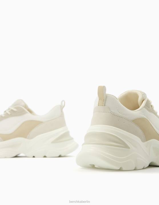 Sand Bershka Frauen kontrastierende Sneakers mit Mesh-Detail H00J2094