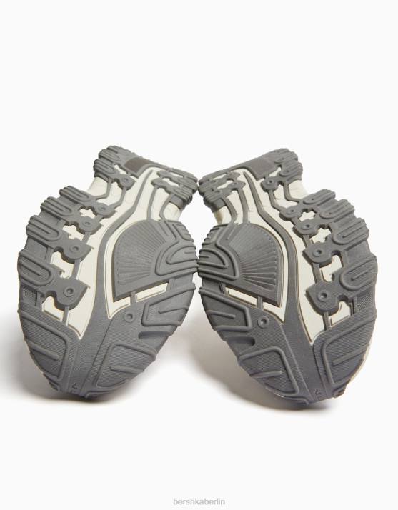 andere Bershka Frauen kontrastierende Sneakers mit Mesh-Detail H00J1875