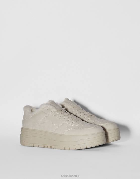 naturfarben Bershka Frauen Plateau-Sneaker mit Kunstpelzdetail H00J2121