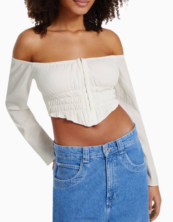 Creme Bershka Frauen Langärmlige, schulterfreie Bluse aus strukturiertem Webstoff H00J935