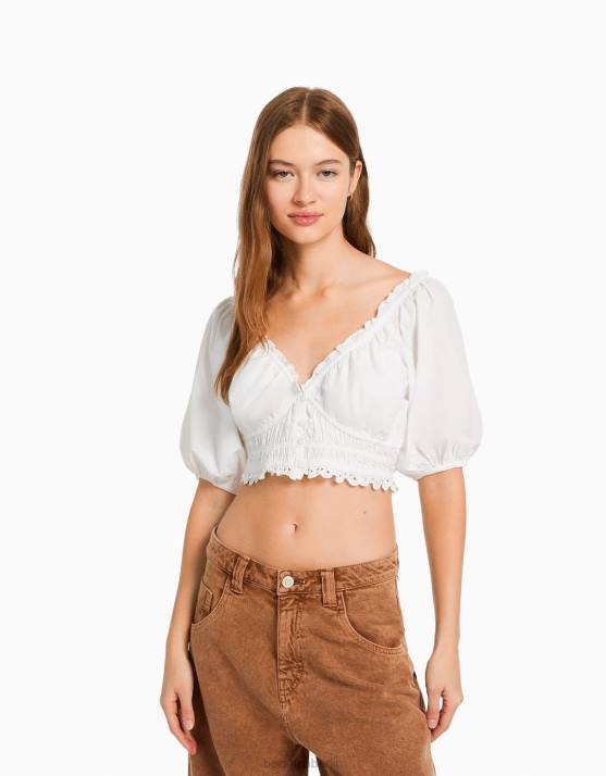 Weiss Bershka Frauen Kurzarmbluse mit Schweizer Stickerei und gerafften Details H00J914