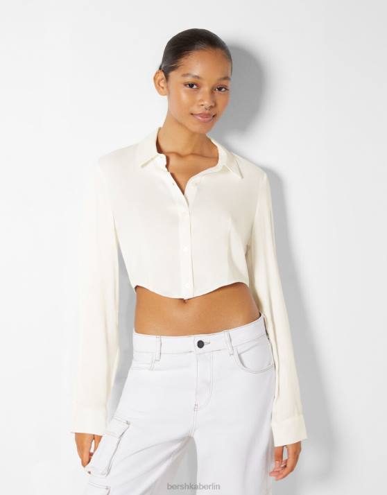 Creme Bershka Frauen Kurzärmliges, tailliertes Satinhemd mit langen Ärmeln H00J924