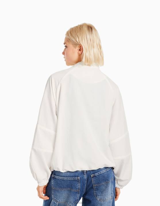 Creme Bershka Frauen Windjacke aus Nylon H00J1119