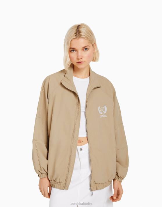 Kamel Bershka Frauen Windjacke aus Nylon H00J1121