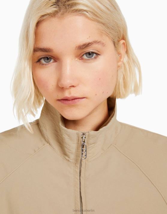 Kamel Bershka Frauen Windjacke aus Nylon H00J1121