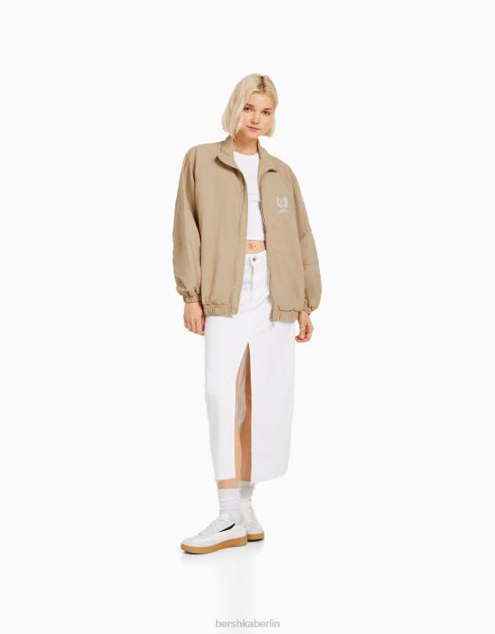 Kamel Bershka Frauen Windjacke aus Nylon H00J1121