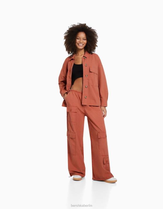 Rosa Bershka Frauen Langarm-Overshirt aus Baumwolle mit Taschen H00J1126