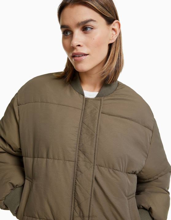 Sand Bershka Frauen gesteppte Bomberjacke H00J1138
