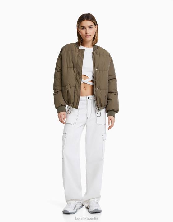 Sand Bershka Frauen gesteppte Bomberjacke H00J1138
