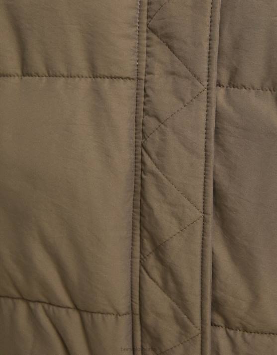 Sand Bershka Frauen gesteppte Bomberjacke H00J1138