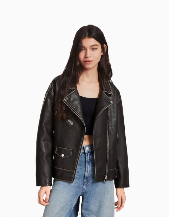 Schwarz Bershka Frauen Bikerjacke aus Kunstleder mit Gürtel H00J1133