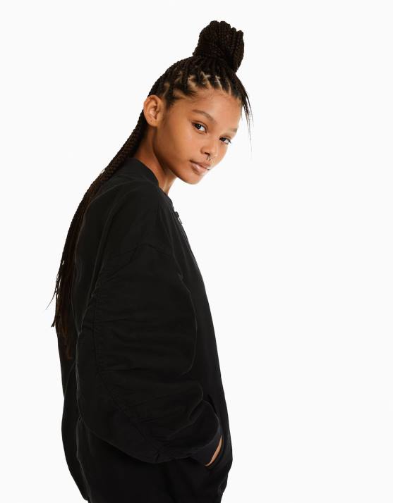 Schwarz Bershka Frauen Geraffte Bomberjacke H00J1122