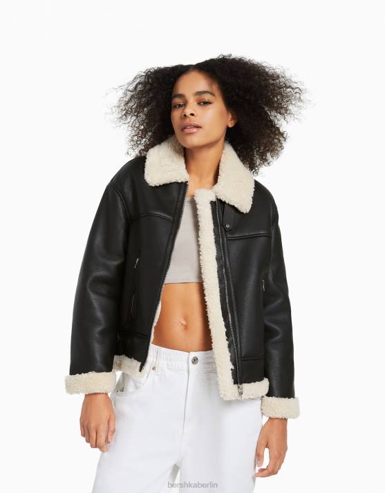Schwarz Bershka Frauen Lange doppelseitige Jacke aus Kunstleder H00J1141