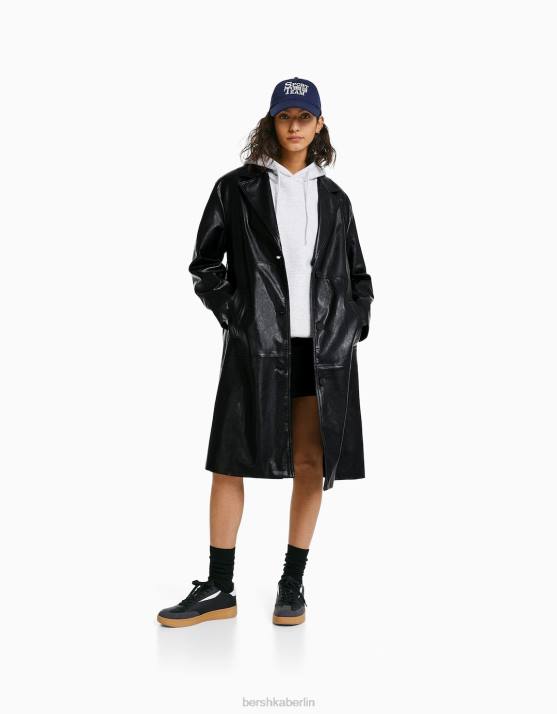 Schwarz Bershka Frauen Langer Mantel aus Kunstleder H00J1146