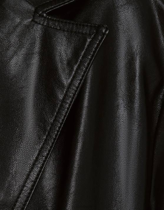 Schwarz Bershka Frauen Langer Mantel aus Kunstleder H00J1146