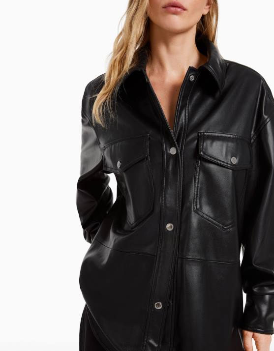 Schwarz Bershka Frauen Overshirt aus Kunstleder H00J1107