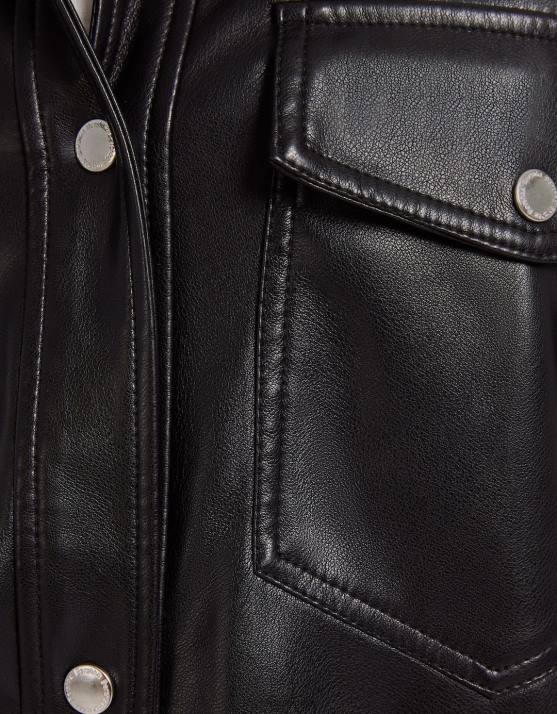 Schwarz Bershka Frauen Overshirt aus Kunstleder H00J1107